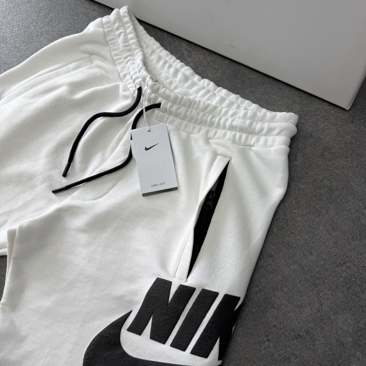 Nike Big Swoosh Logo Şort | Krem