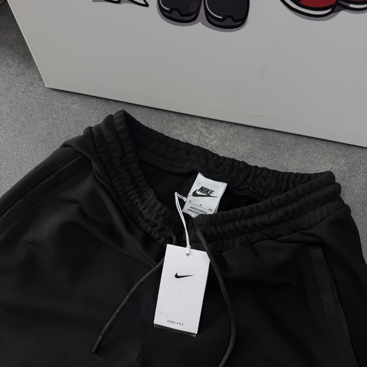Nike Big Swoosh Logo Şort | Siyah