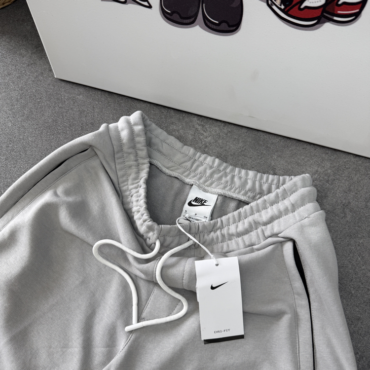 Nike Big Swoosh Logo Şort | Gri