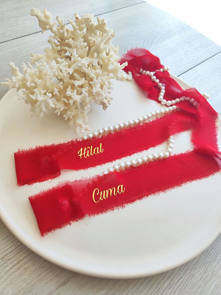 Kırmızı incili şifon kurdela
