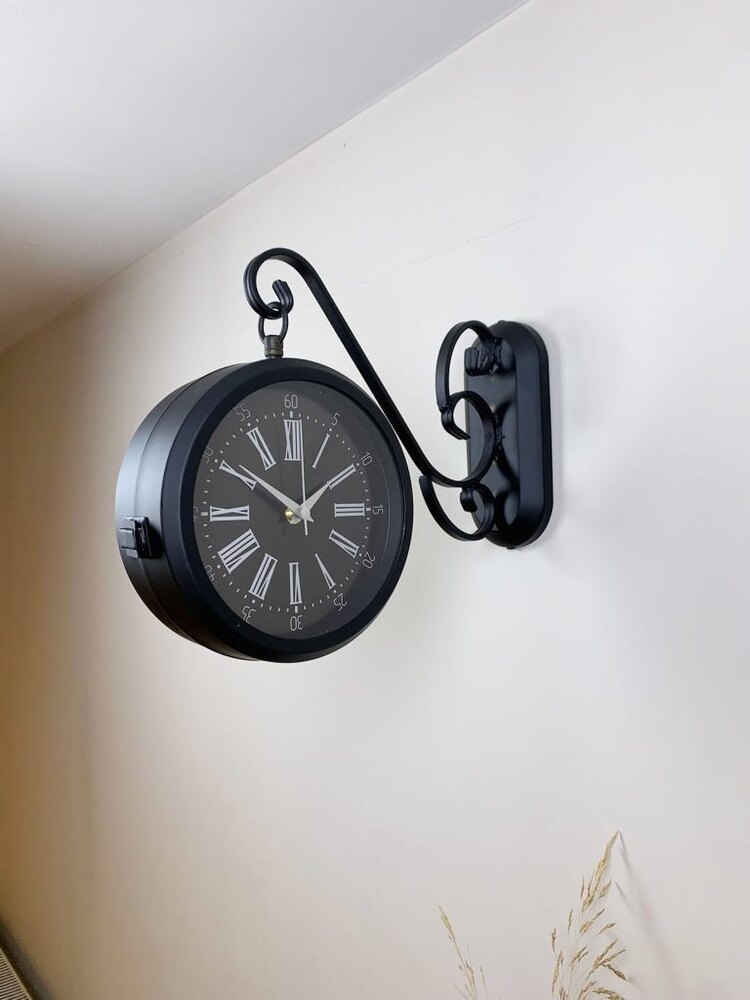 Siyah Metal Roma Rakamlı Çift Taraflı İstasyon Saati 36×25 cm