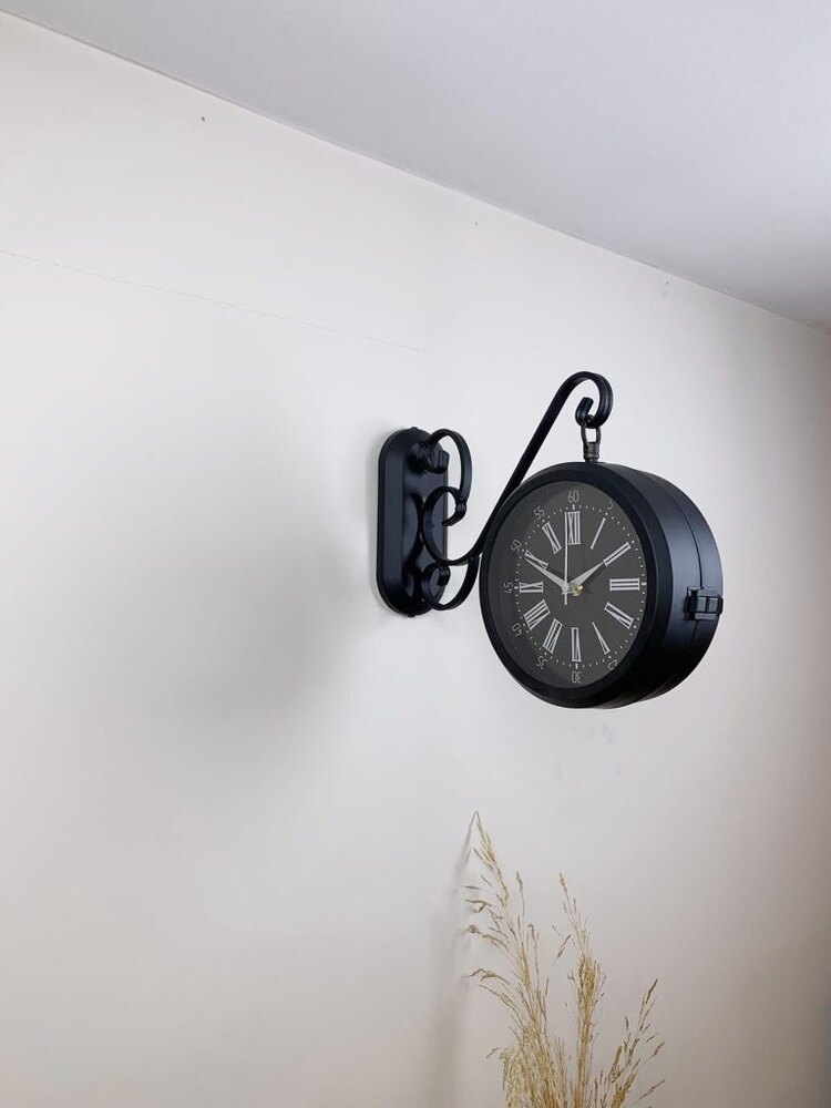 Siyah Metal Roma Rakamlı Çift Taraflı İstasyon Saati 36×25 cm