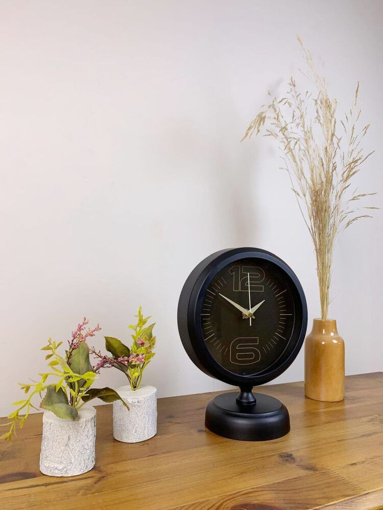 Siyah Metal Spor Masa Saati 25×20 cm