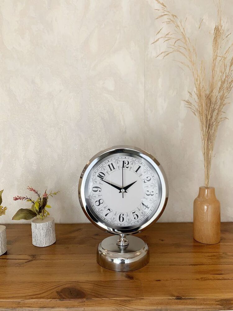 Krom Metal Desenli Masa Saati 25×20 cm