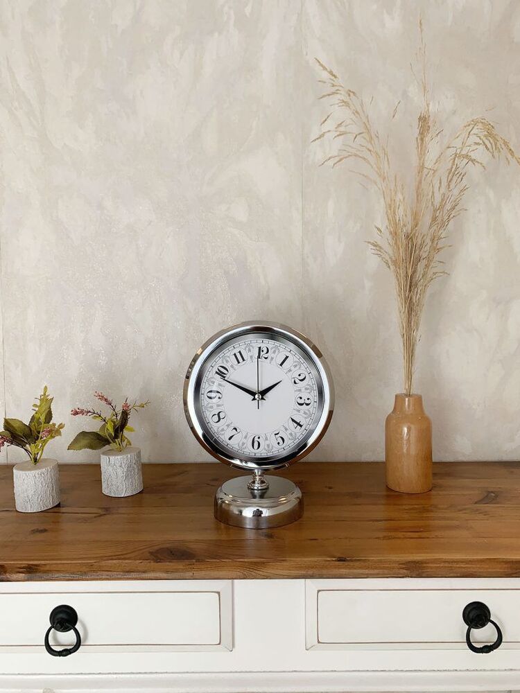 Krom Metal Desenli Masa Saati 25×20 cm