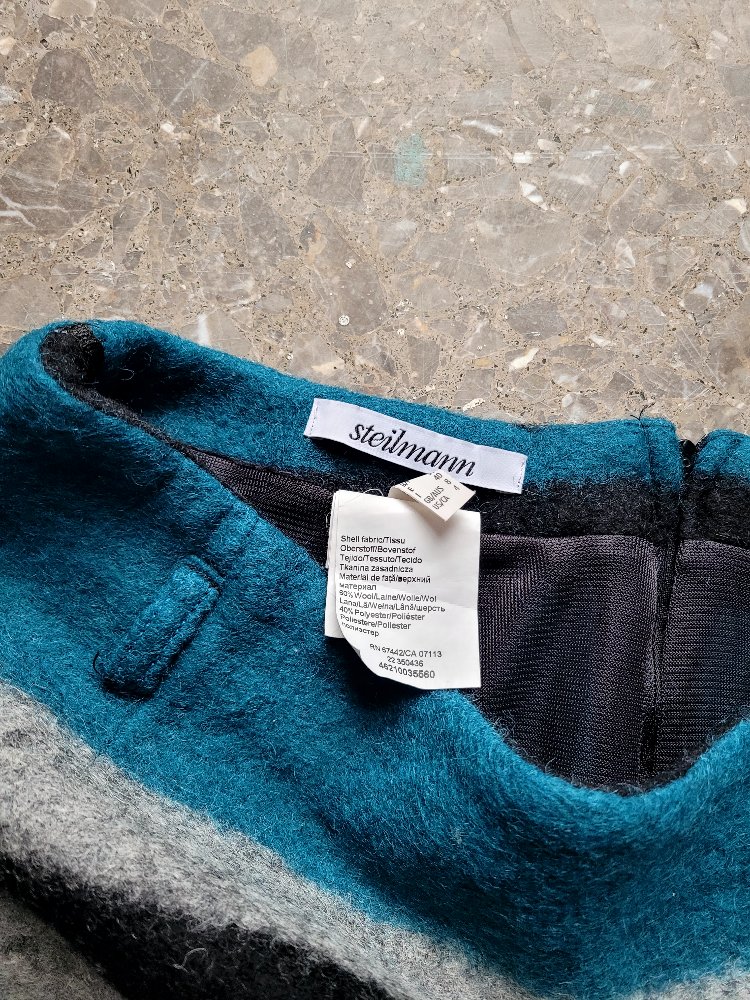 Cool wool skirt