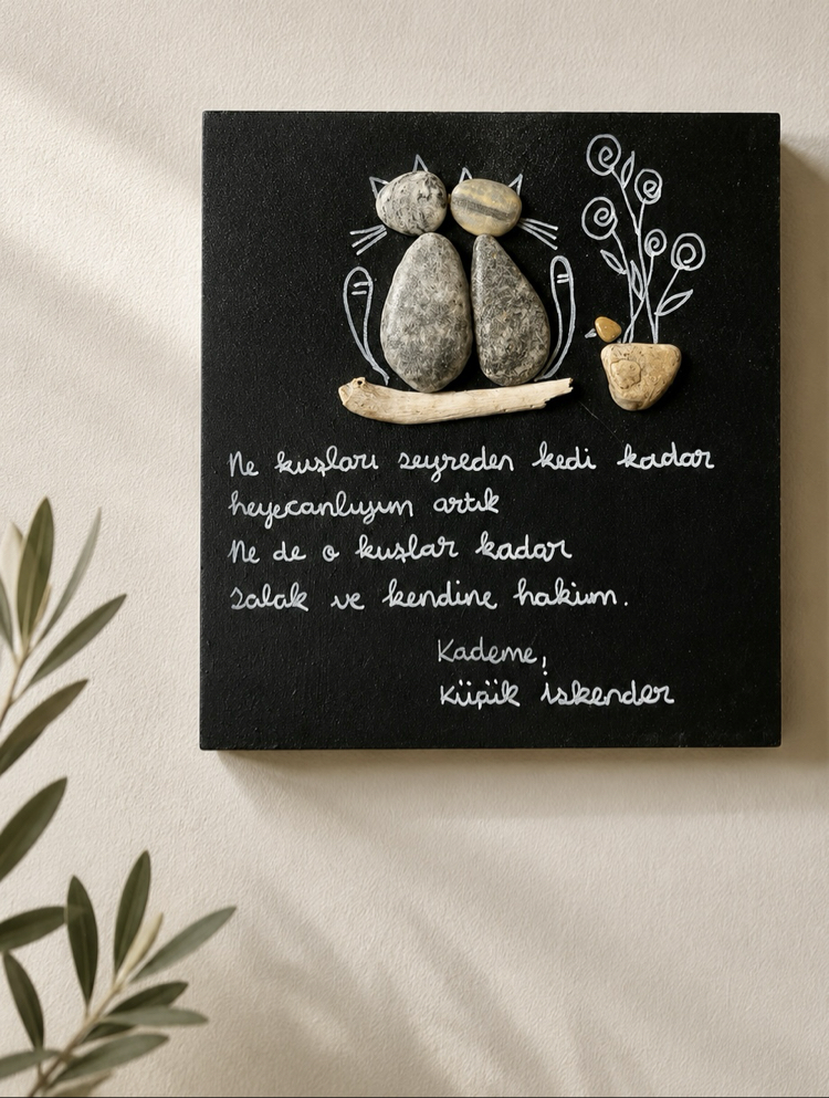 Kedi edebiyatlı "pebble art" tablo