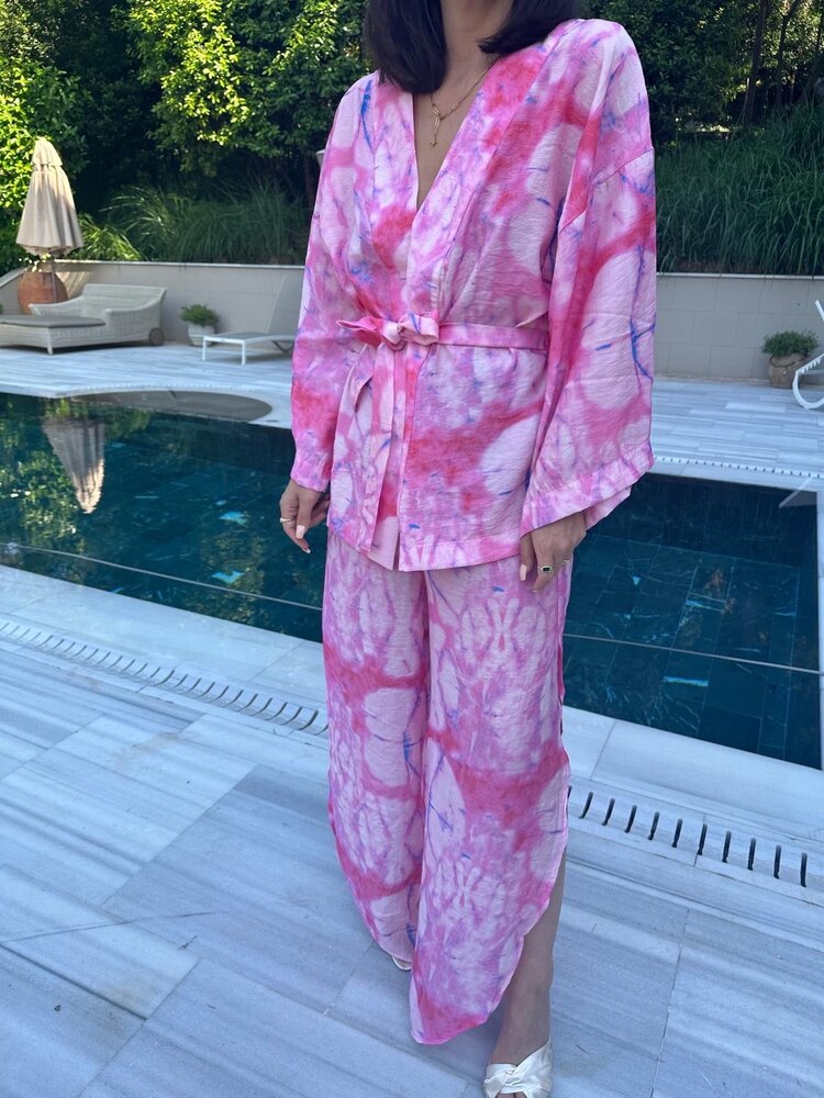 Desenli Yırtmaç Detaylı Pembe Takım