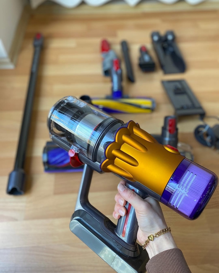DYSON V12 süpürge