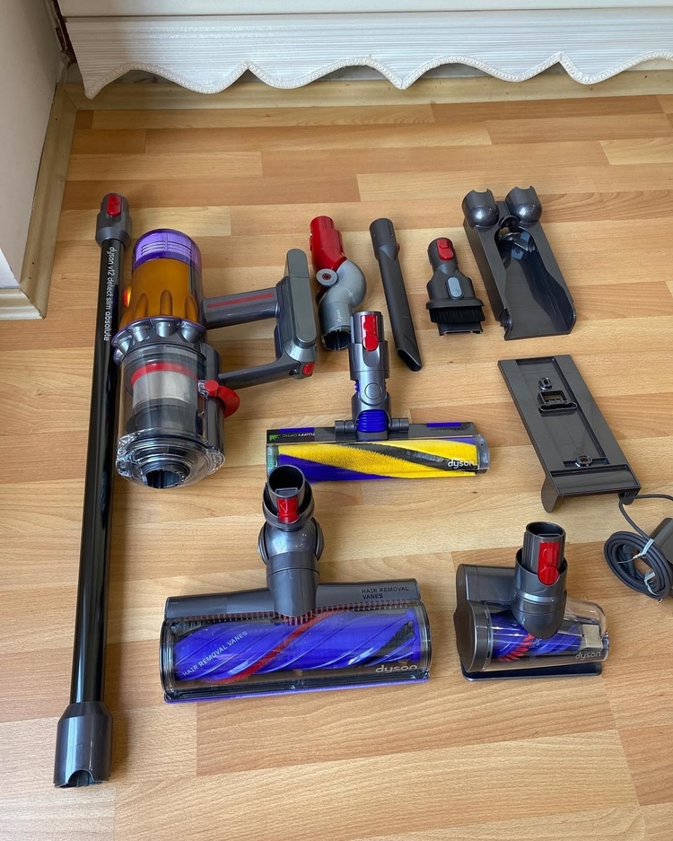 DYSON V12 süpürge