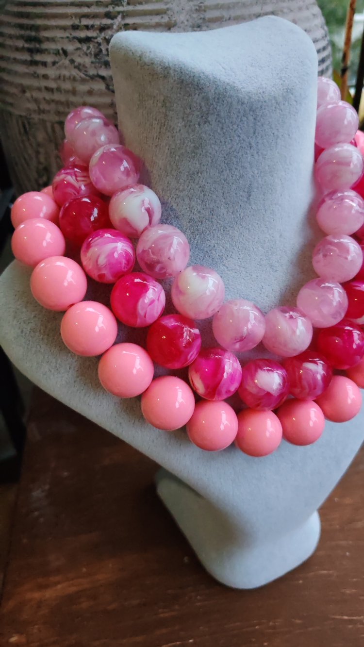 Pembe akrilik boncuk kolye 