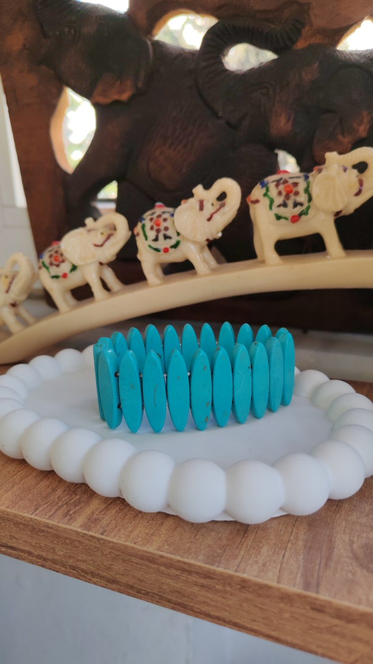 ortadaki model bileklik