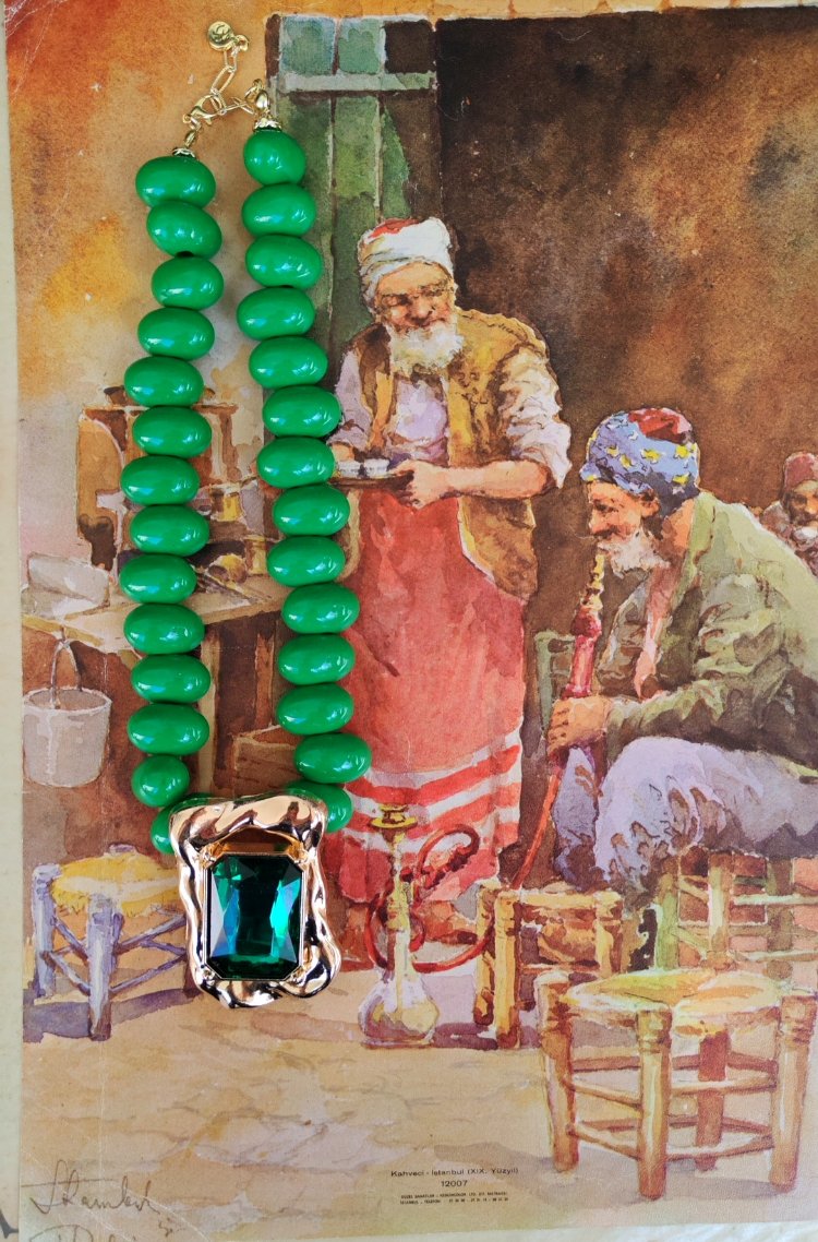 Renkli ve taşlı kolye