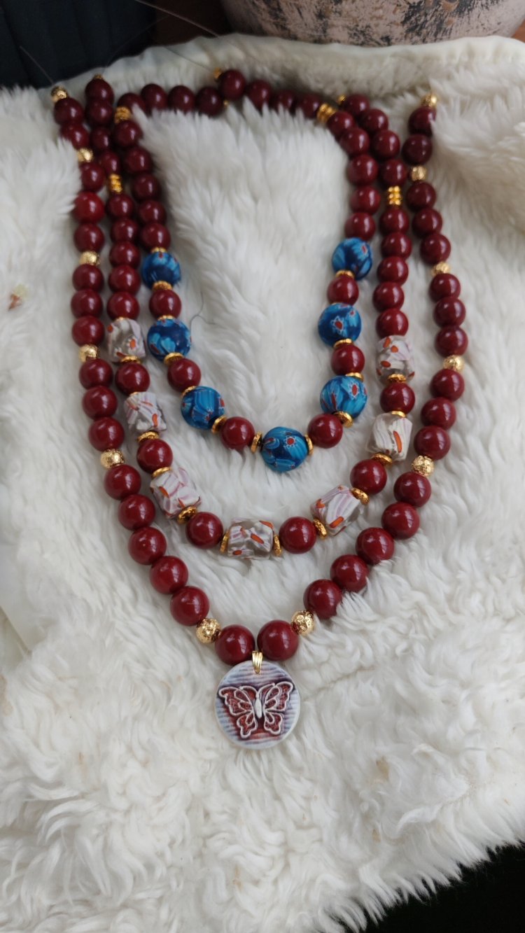Bordo aşkı ortadaki model