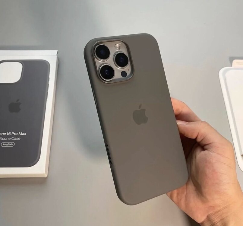 İPhone MagSafe Özellikli Slicon Kılıf-Naturel Titanyum