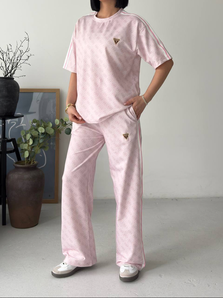Guess pembe ikili takım