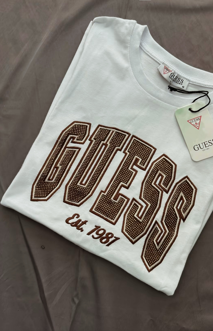 Guess kahverengi taşlı tişört
