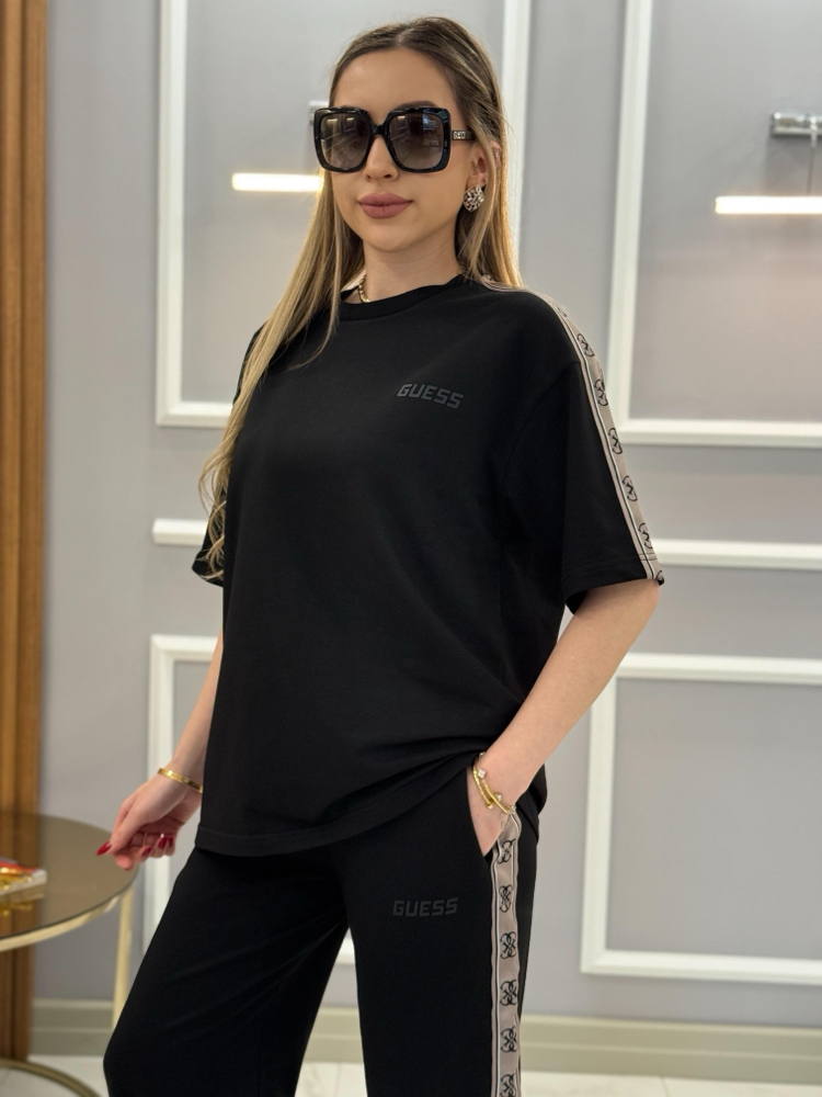 Guess şeritli siyah takım