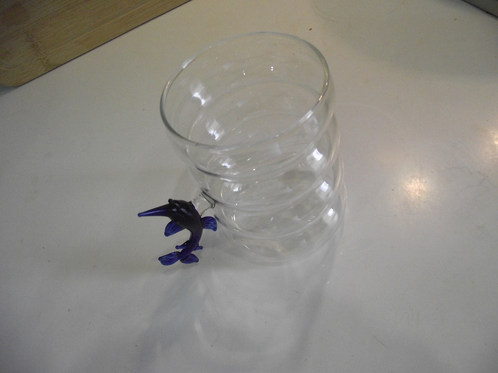 ısıya dayanıklı köpekbalığı figürlü  330 ml cam bardak