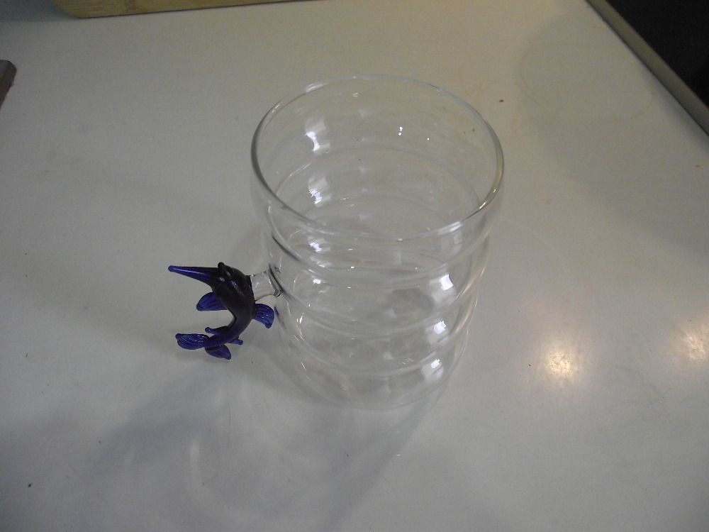 ısıya dayanıklı köpekbalığı figürlü  330 ml cam bardak