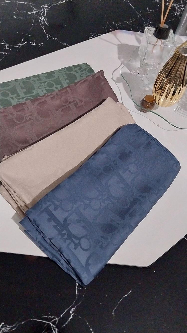 Dior jakar eşarp (vizon)