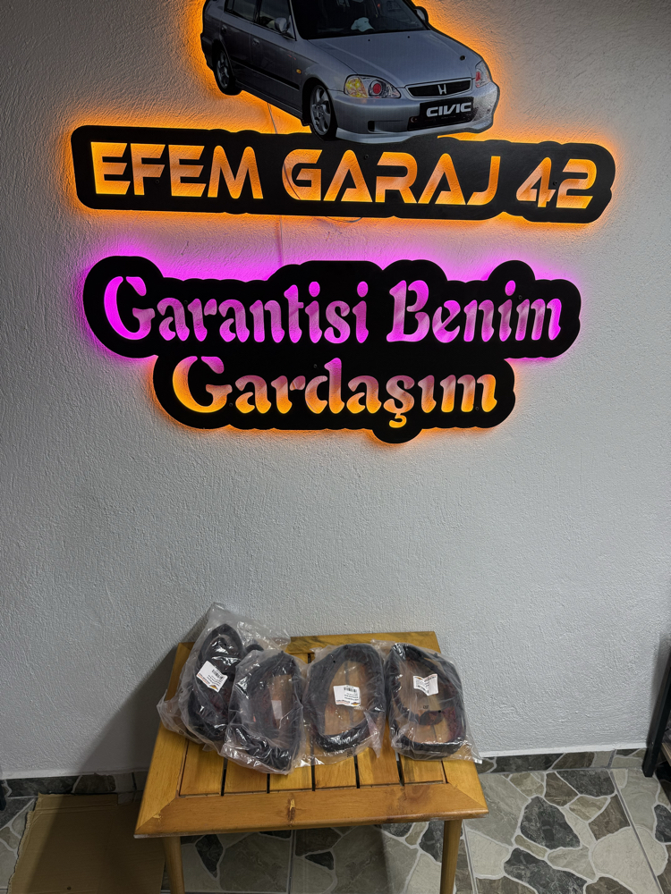 Makyajsız kaput uç lastiği
