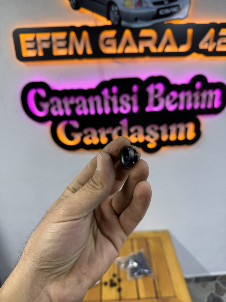 Kaput demir klipsi (kule yanı )