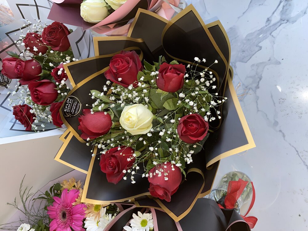 Canlı Gül Buketi (7 Gül Buketi)