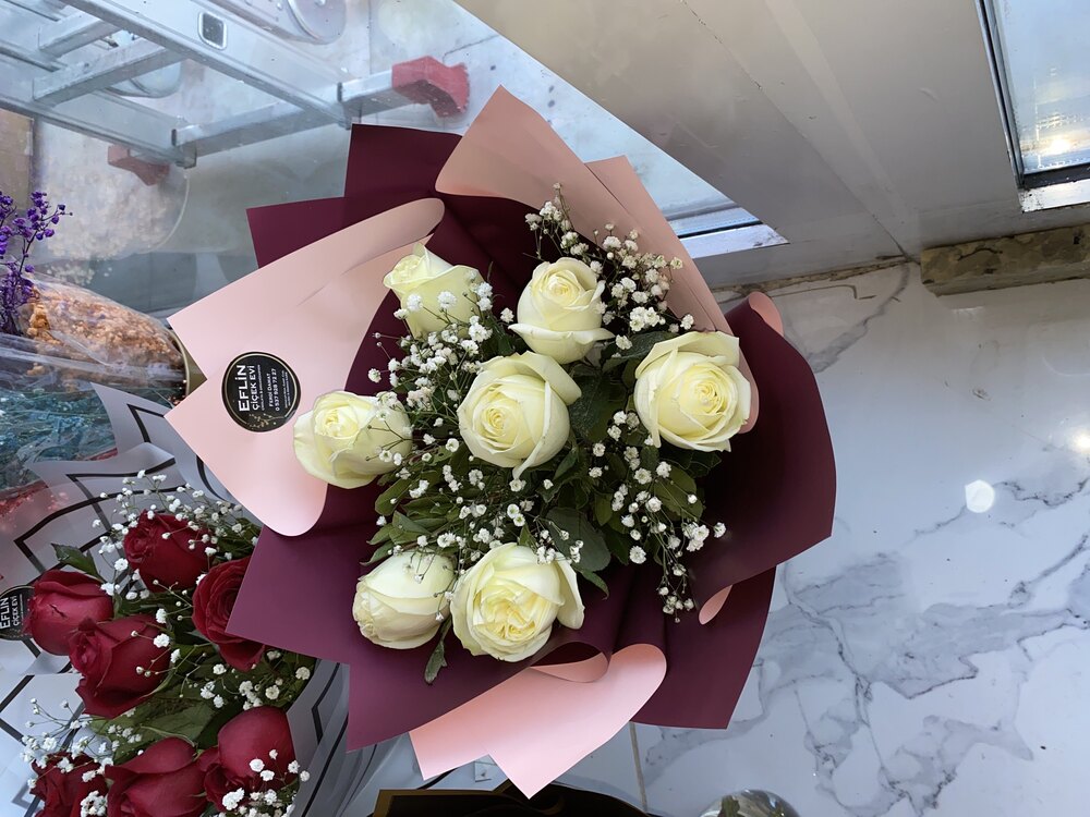 Canlı Beyaz Gül Buketi ( 7 Gül)