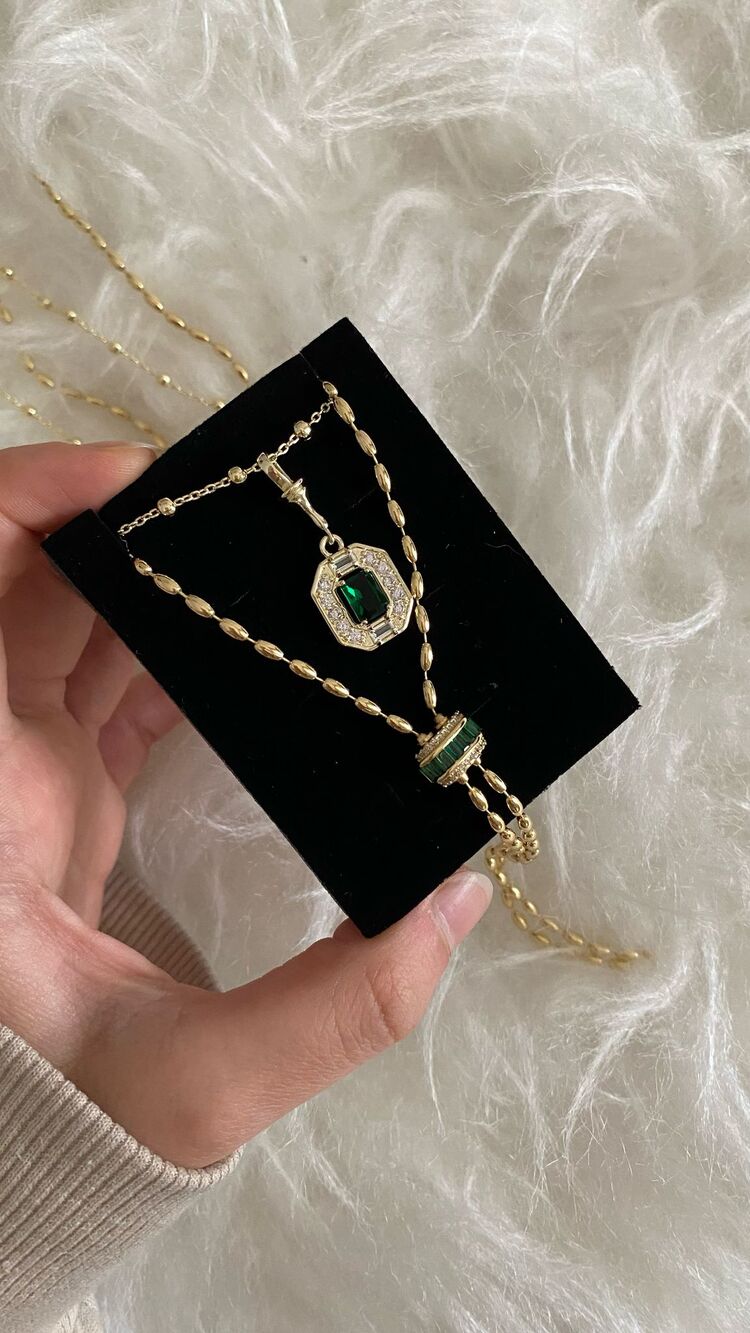 Elegant Zümrüt Taşlı Kolye