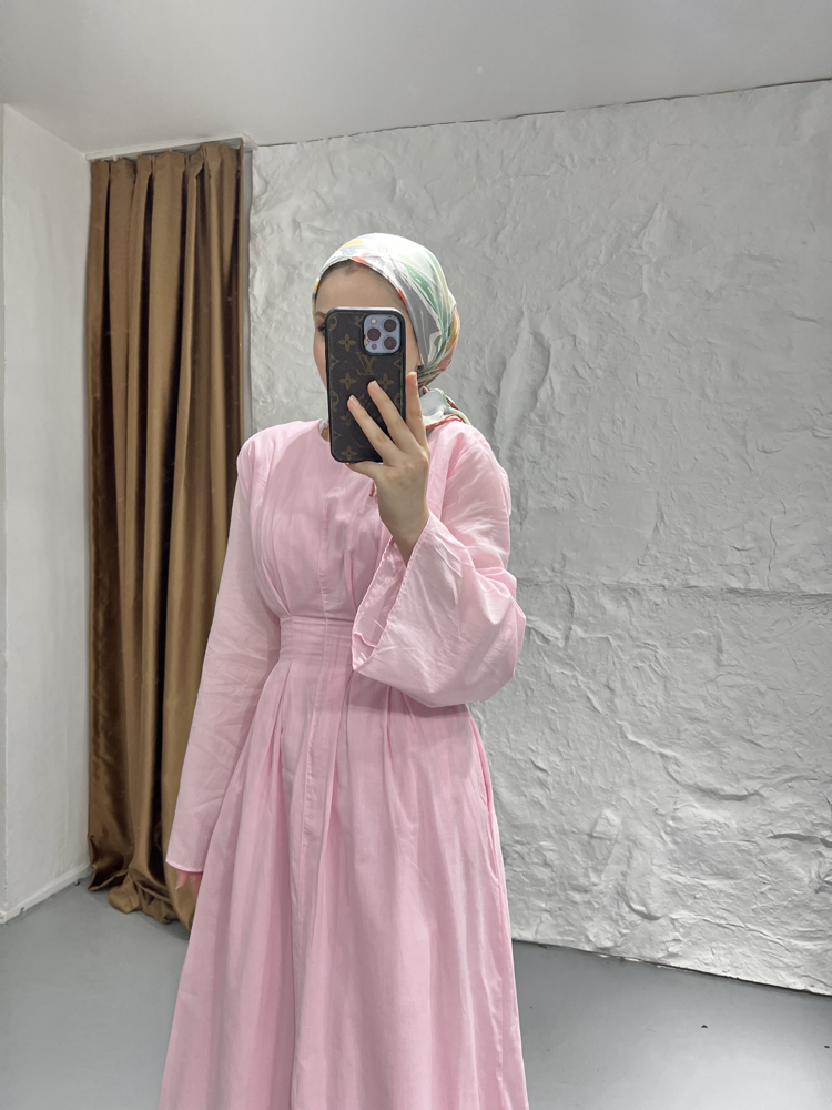 Bel vurgulu elbise pembe