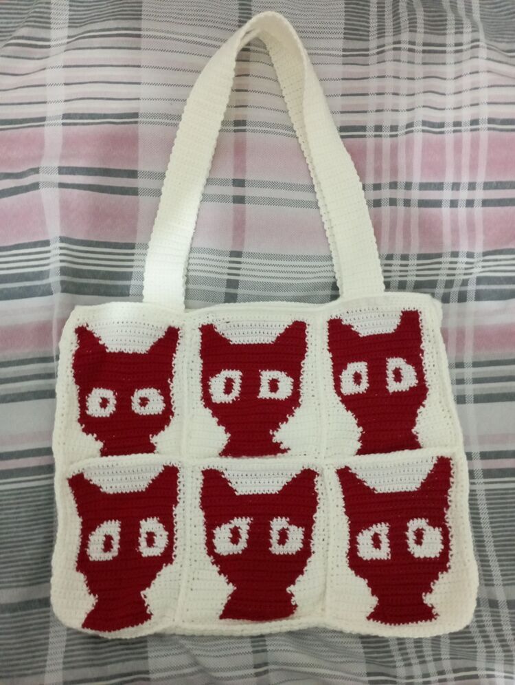 Kedi motifli çanta 
