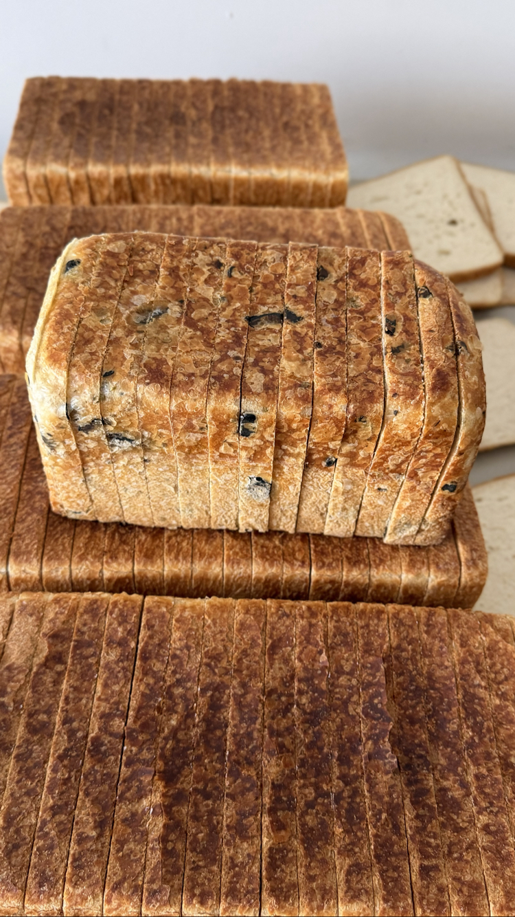 930g %100 Ekşi Mayalı Zeytinli Kekikli Tost Ekmeği 
