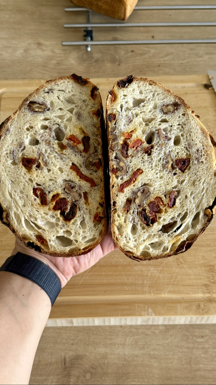 930g %100 Ekşi Mayalı Kuru Domatesli Cevizli 