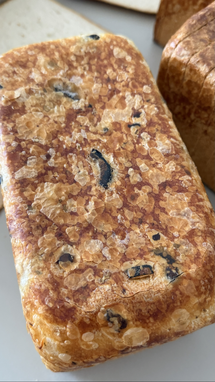 930g %100 Ekşi Mayalı Zeytinli Kekikli Tost Ekmeği 