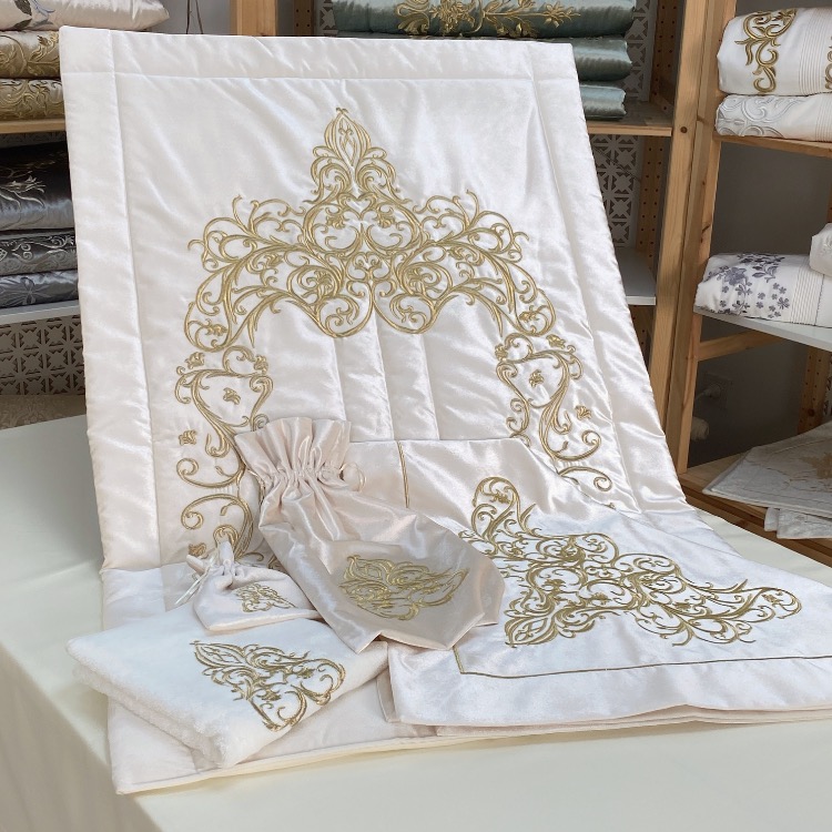 ZÜMRÜT KADİFE SECCADE BOHÇA TAKIMI (KREM-GOLD)