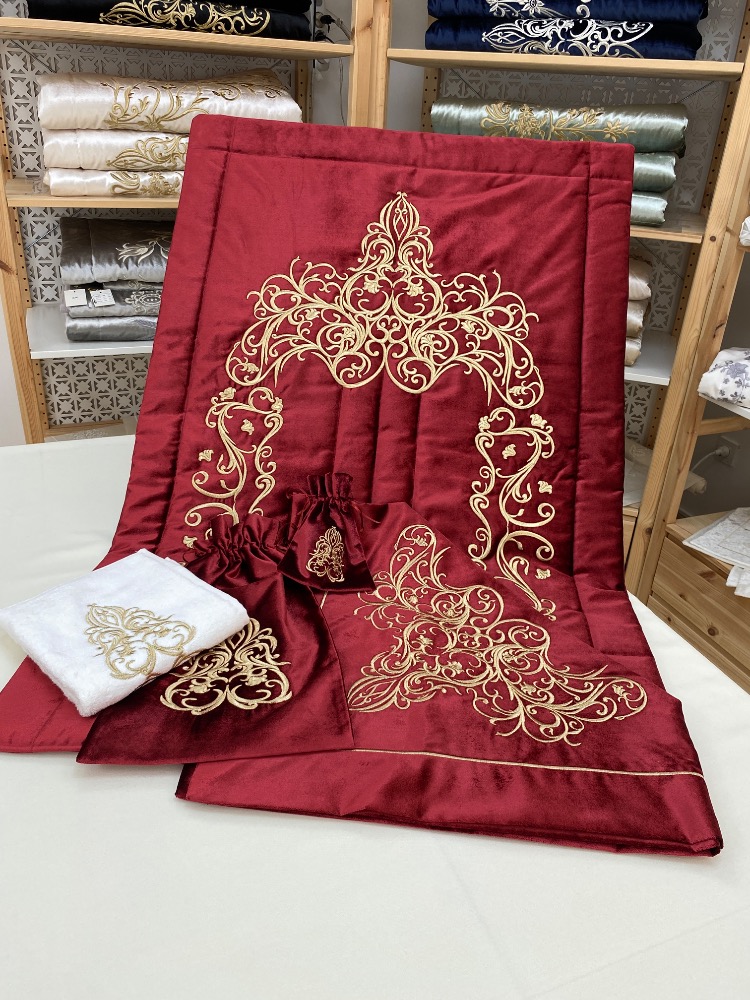 ZÜMRÜT KADİFE SECCADE BOHÇA TAKIMI (BORDO-GOLD)