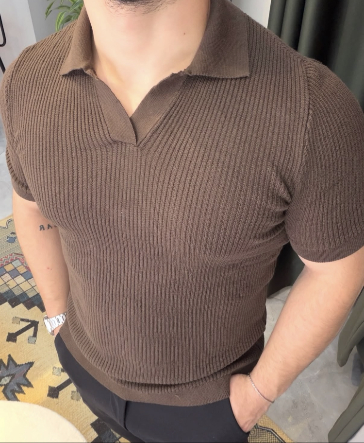 Dokulu triko örgüsü ve düğmesiz polo yaka