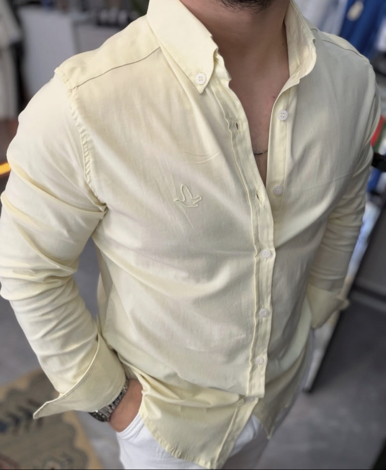 Yazın en fresh tonu: soft sarı gömlek