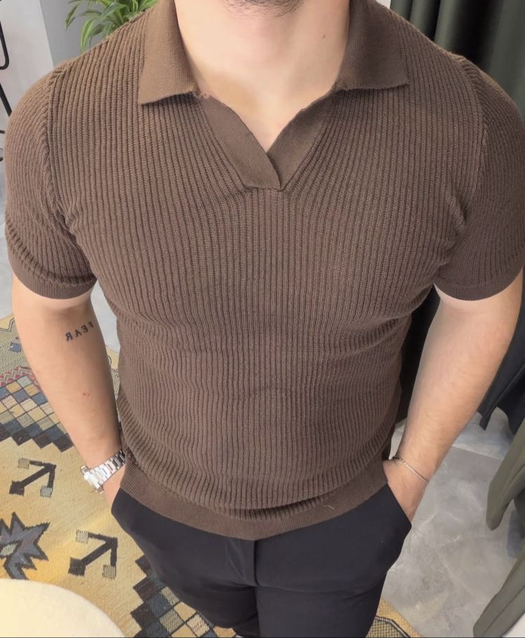 Dokulu triko örgüsü ve düğmesiz polo yaka