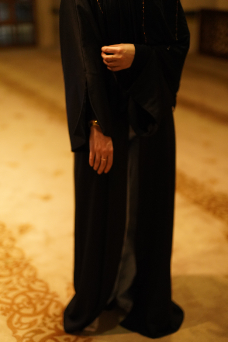 yırtmaçlı siyah abaya 