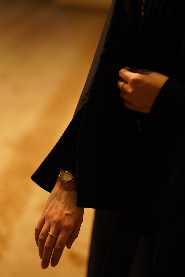 yırtmaçlı siyah abaya 