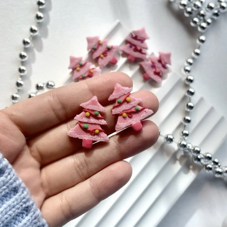 #167 - Pinky Christmas Tree