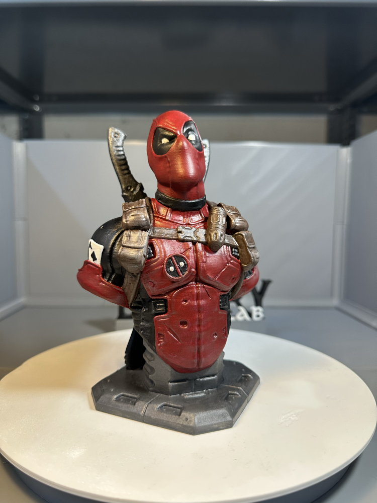 Deadpool Büst Figür 17 cm – El Boyaması Koleksiyon Dekoru | 3D Baskı | Marvel