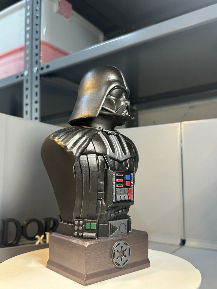 Darth Vader El Boyaması Koleksiyon Büstü – 25 cm