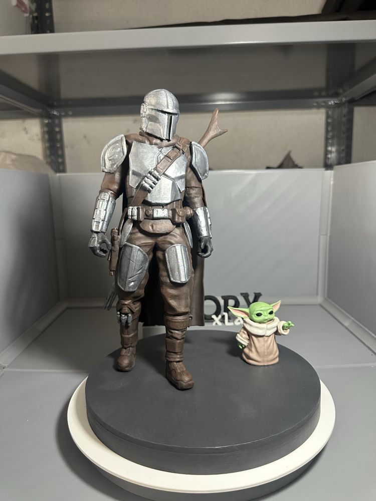El Boyaması Mandalorian & Grogu (Baby Yoda) 3D Figür – Koleksiyonluk Dekor – 27 cm