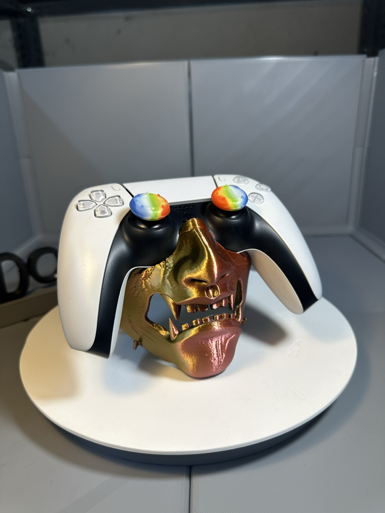 3D Baskı Oni Maskesi Kol Tutucu Stand | Oyuncu Masaüstü Aksesuarı