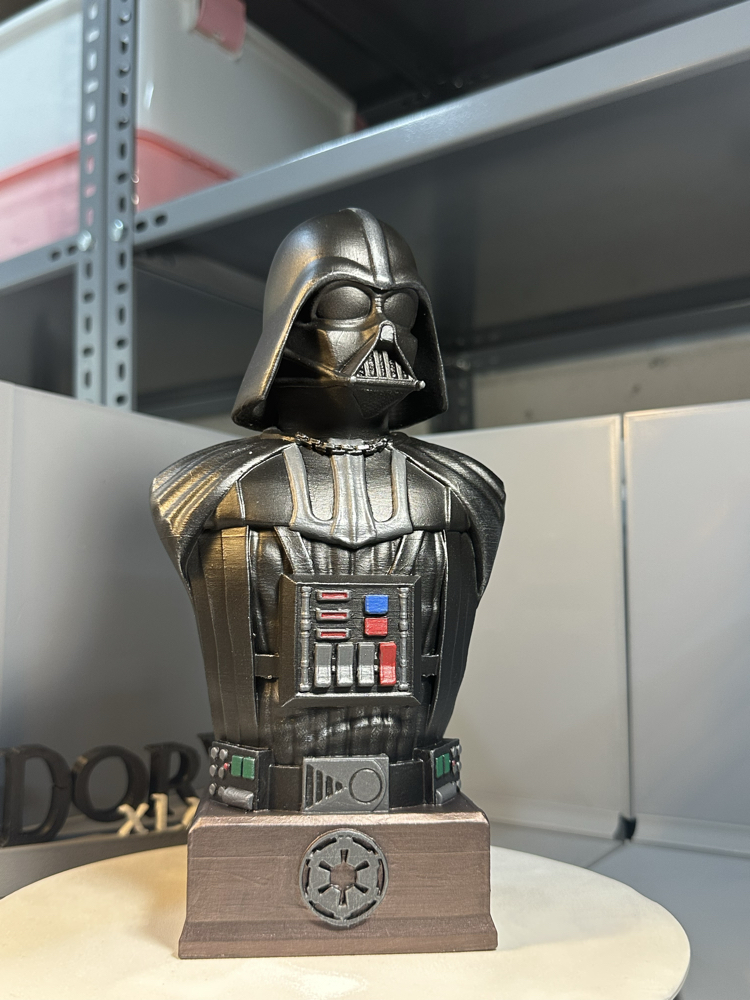 Darth Vader El Boyaması Koleksiyon Büstü – 25 cm
