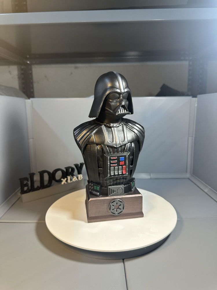 Darth Vader El Boyaması Koleksiyon Büstü – 25 cm