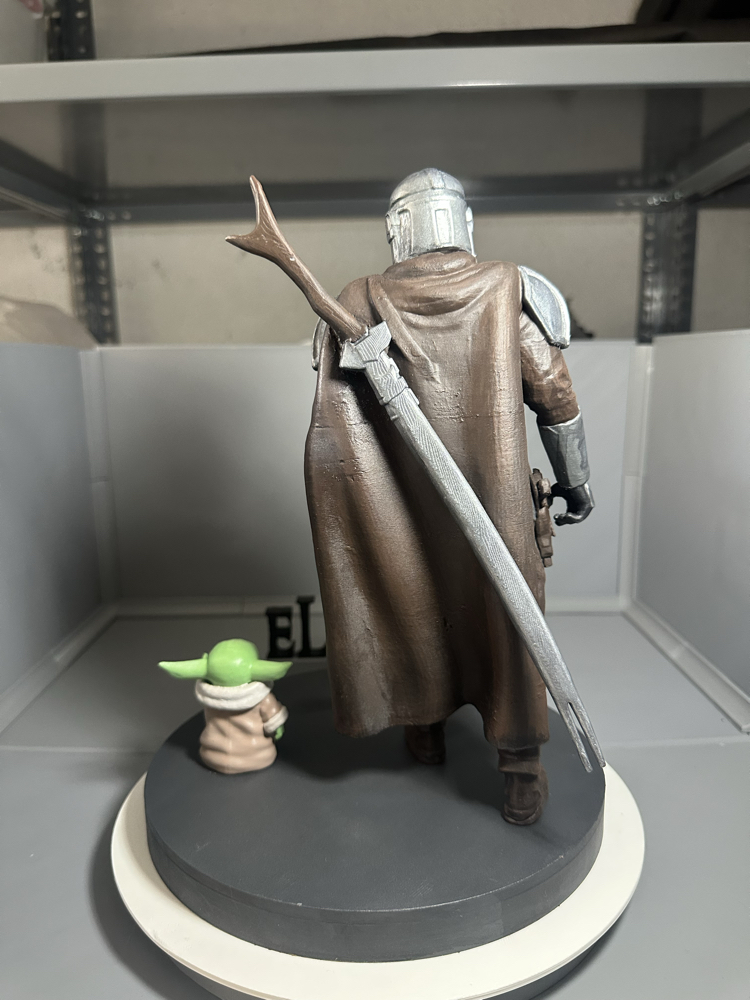 El Boyaması Mandalorian & Grogu (Baby Yoda) 3D Figür – Koleksiyonluk Dekor – 27 cm